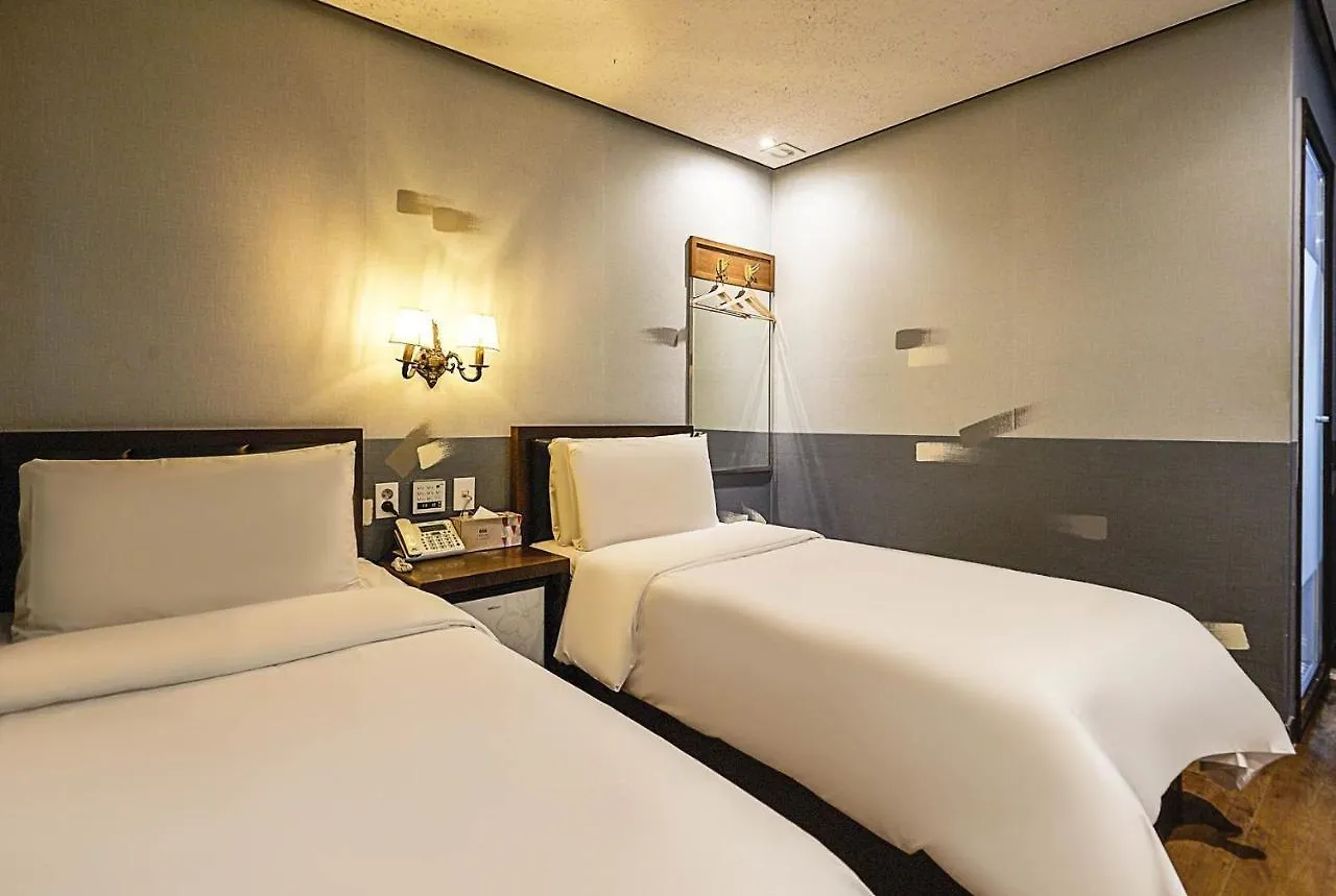 Friendly DH Naissance Hotel Seoul 2*,