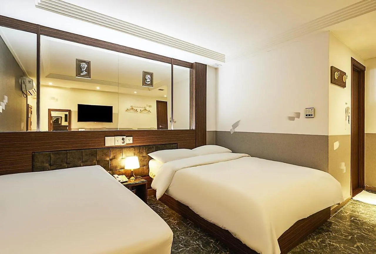 Friendly DH Naissance Hotel Seoul 2*,