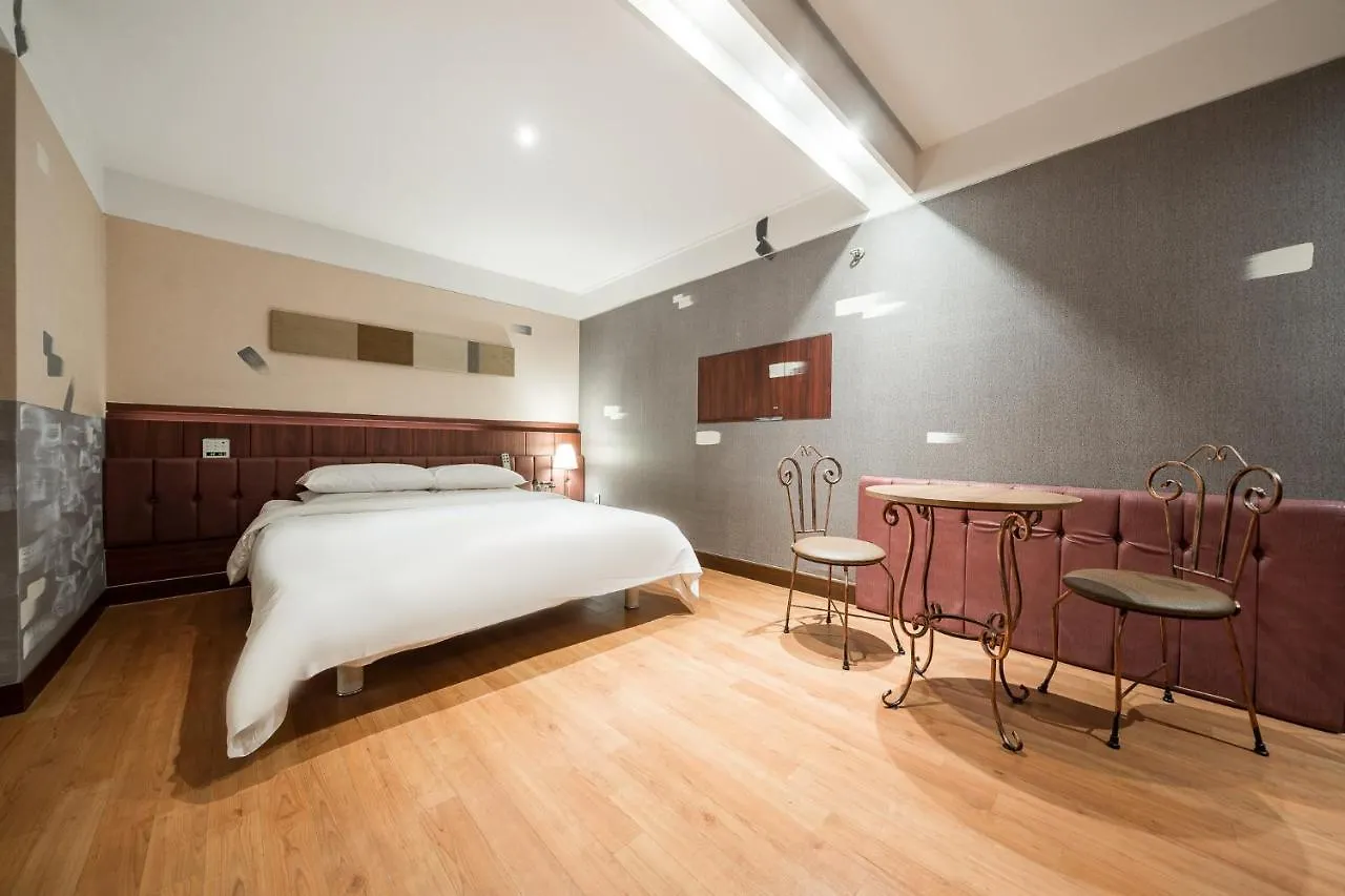 Friendly DH Naissance Hotel Seoul 2*,